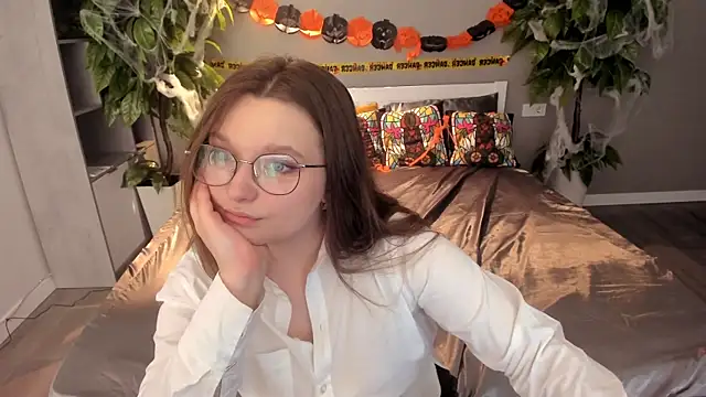 MagicPeachh  online show from October 2025 01:34:01 PM