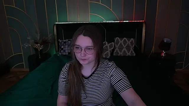 MagicPeachh  online show from November 2025 06:45:01 AM