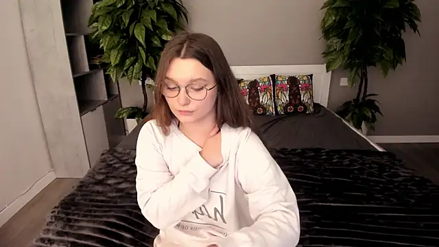 MagicPeachh  online show from November 2025 01:44:02 PM