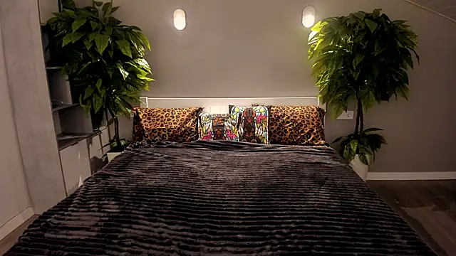 MagicPeachh  online show from December 2025 06:41:01 AM