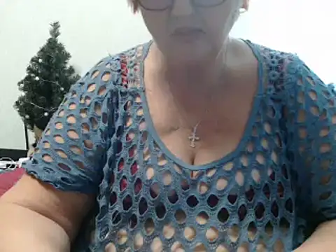 Snapshot of DeniseeRose chatting on December 2024 10:45:01 PM DeniseeRose online show from December 2024 10:45:01 PM