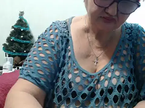 Snapshot of DeniseeRose chatting on December 2024 02:01:02 AM DeniseeRose online show from December 2024 02:01:02 AM