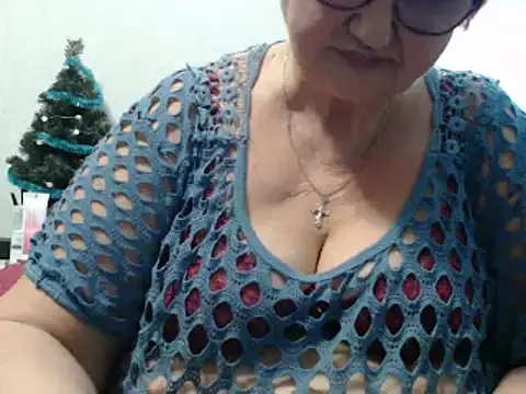 Snapshot of DeniseeRose chatting on December 2024 01:45:01 AM DeniseeRose online show from December 2024 01:45:01 AM