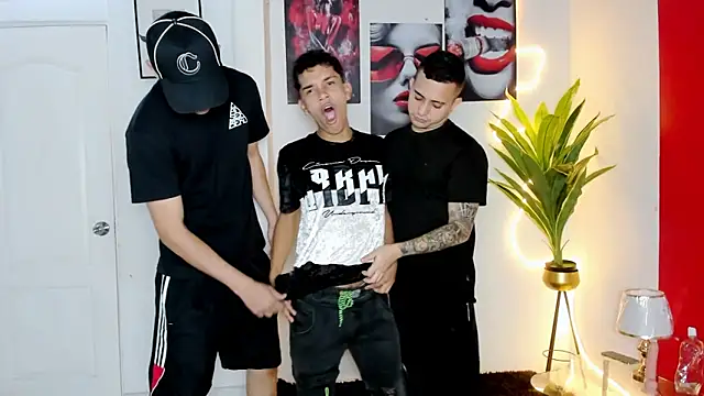 oversizedxguys online show from April 2026 01:22:02 AM