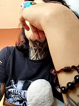 taaylor33 online show from November 2025 08:41:02 PM