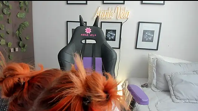 Annie Velas  online show from February 2026 09:20:02 PM