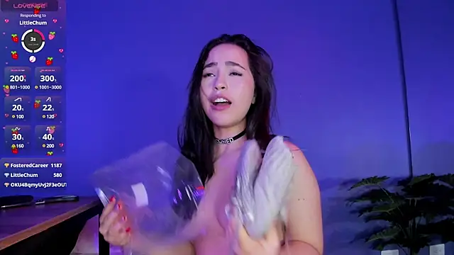 Snapshot of emma_morales chatting on December 2024 03:33:02 PM emma morales online show from December 2024 03:33:02 PM