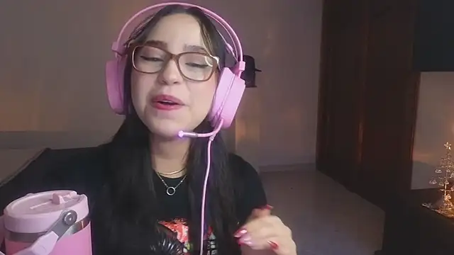 Snapshot of emma_morales chatting on January 2025 10:52:01 PM emma morales online show from January 2025 10:52:01 PM