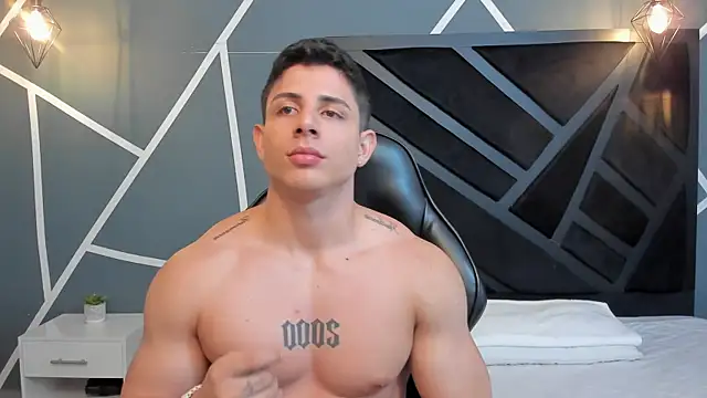 Snapshot of Johan_Williams_07 chatting on December 2024 02:53:01 AM Johan Williams 07 online show from December 2024 02:53:01 AM