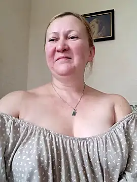 Snapshot of blondyaguar chatting on December 2024 10:17:02 AM blondyaguar online show from December 2024 10:17:02 AM