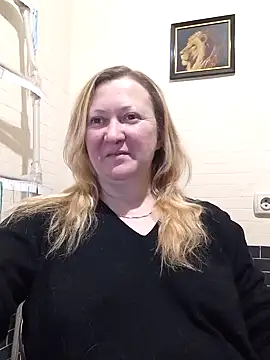 Snapshot of blondyaguar chatting on November 2025 06:28:01 PM blondyaguar online show from November 2025 06:28:01 PM