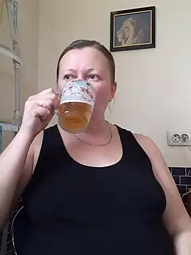 Snapshot of blondyaguar chatting on November 2025 12:37:01 PM blondyaguar online show from November 2025 12:37:01 PM