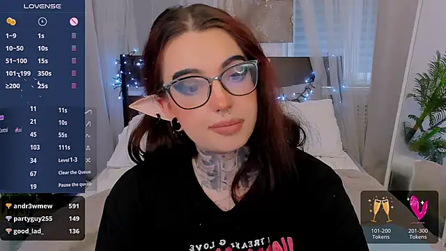 Snapshot of Dixi_Pixi_ chatting on January 2025 11:45:02 AM Dixi Pixi online show from January 2025 11:45:02 AM