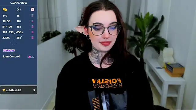 Snapshot of Dixi_Pixi_ chatting on February 2025 01:43:02 PM Dixi Pixi online show from February 2025 01:43:02 PM