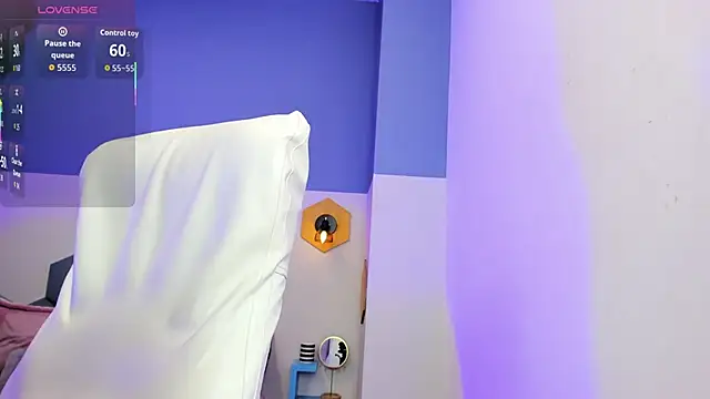 Chloe fischer  online show from September 2025 03:28:01 PM