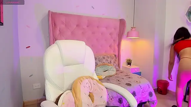 Chloe fischer  online show from February 2026 03:53:02 PM