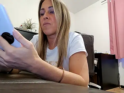 sweethotmilf888 online show from March 2025 05:10:02 PM