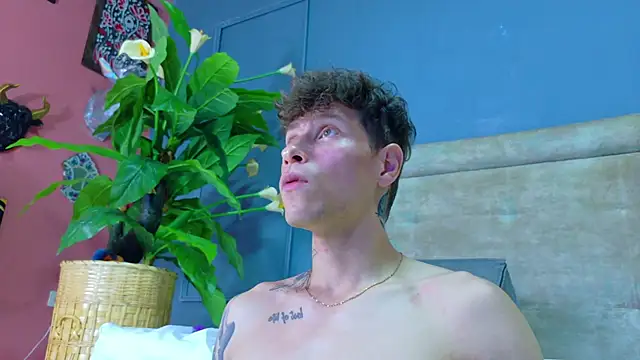 Snapshot of french_sexx chatting on January 2026 01:48:02 PM french sexx online show from January 2026 01:48:02 PM