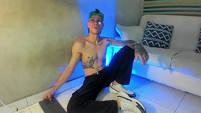 Snapshot of french_sexx chatting on February 2026 07:54:01 PM french sexx online show from February 2026 07:54:01 PM