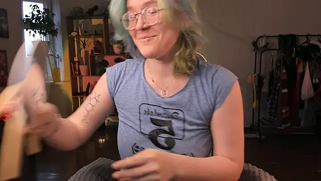 alisahug online show from September 2025 12:21:02 PM