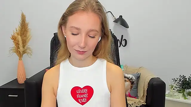 LolaWilsons online show from February 2025 09:30:01 AM