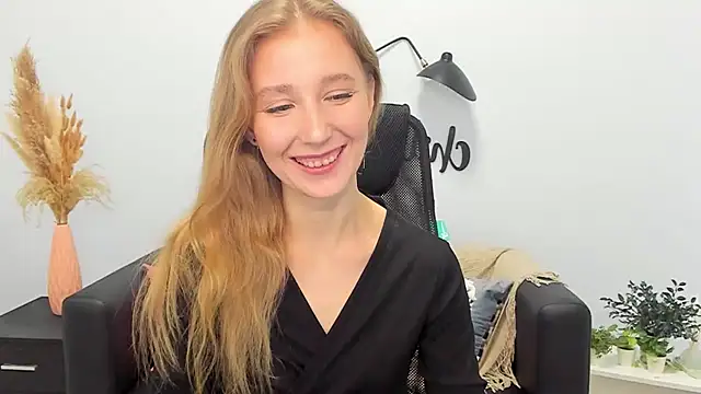 LolaWilsons online show from February 2025 09:22:01 AM