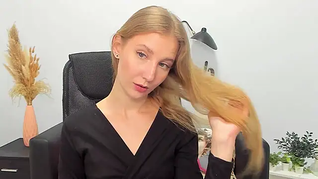 LolaWilsons online show from February 2025 12:23:02 PM