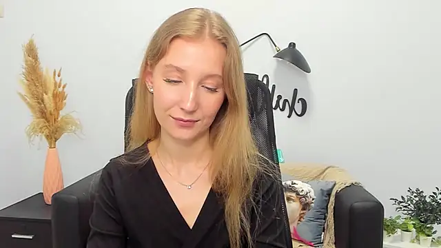 LolaWilsons online show from March 2025 03:13:02 PM