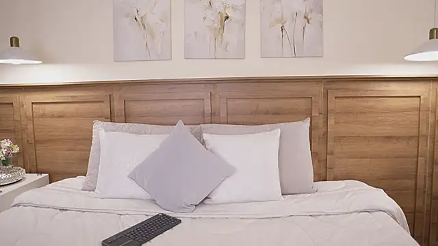 Snapshot of Amber_Rush_ chatting on April 2026 11:43:02 PM Amber Rush online show from April 2026 11:43:02 PM