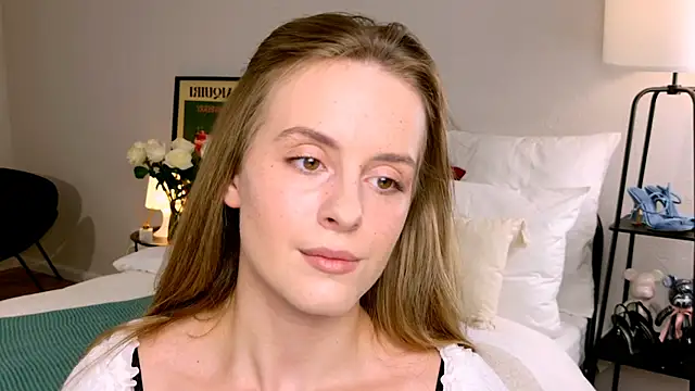 RozzitaBedberry online show from September 2025 02:06:01 PM