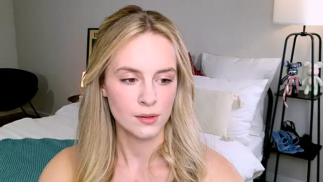 RozzitaBedberry online show from September 2025 02:00:02 PM