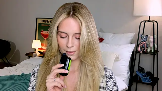 RozzitaBedberry online show from October 2025 01:01:01 PM