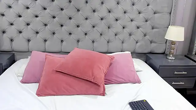 SamantaG online show from January 2025 12:52:01 PM