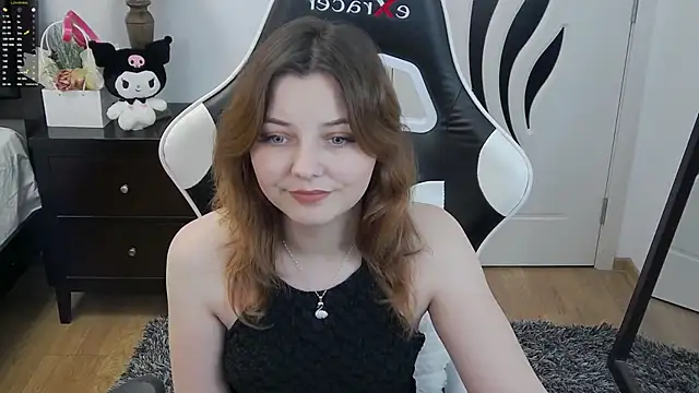 pretty little thing online show from May 2026 05:32:01 PM