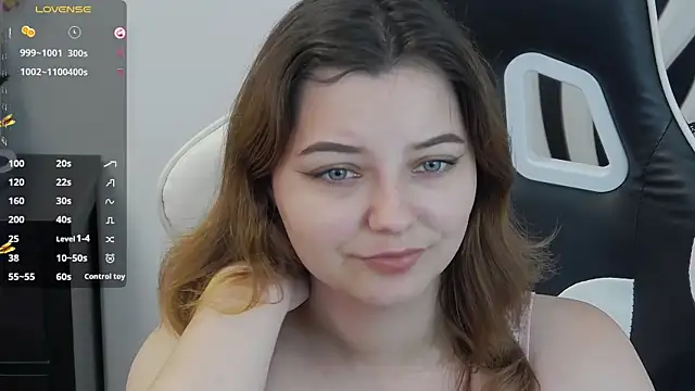 Snapshot of pretty_little_thing chatting on June 2026 05:48:01 PM pretty little thing online show from June 2026 05:48:01 PM
