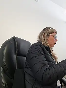 Cata Office-12 online show from November 2025 04:06:02 PM