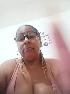 Snapshot of Afroditabichota chatting on November 2025 04:04:01 AM Afroditabichota online show from November 2025 04:04:01 AM