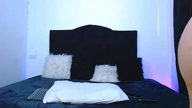 Snapshot of Jennifer_Louisee chatting on December 2024 04:15:02 AM Jennifer Louisee online show from December 2024 04:15:02 AM