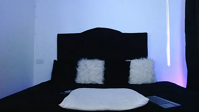 Snapshot of Jennifer_Louisee chatting on December 2024 06:23:01 AM Jennifer Louisee online show from December 2024 06:23:01 AM