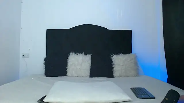 Snapshot of Jennifer_Louisee chatting on February 2025 04:44:02 AM Jennifer Louisee online show from February 2025 04:44:02 AM