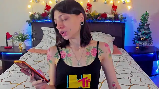 Snapshot of Lolly_Haze chatting on December 2024 06:53:02 AM Lolly Haze online show from December 2024 06:53:02 AM