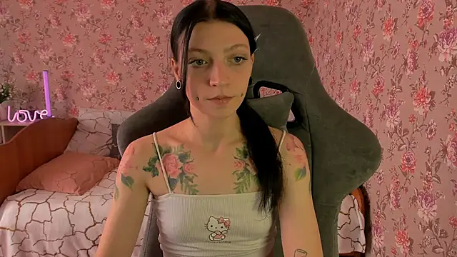 Snapshot of Lolly_Haze chatting on October 2025 06:25:01 AM Lolly Haze online show from October 2025 06:25:01 AM