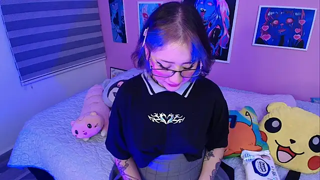 Snapshot of Miwa_violet chatting on April 2026 03:18:01 AM Miwa violet online show from April 2026 03:18:01 AM