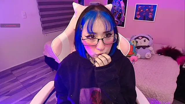 Snapshot of Miwa_violet chatting on April 2026 10:33:02 PM Miwa violet online show from April 2026 10:33:02 PM