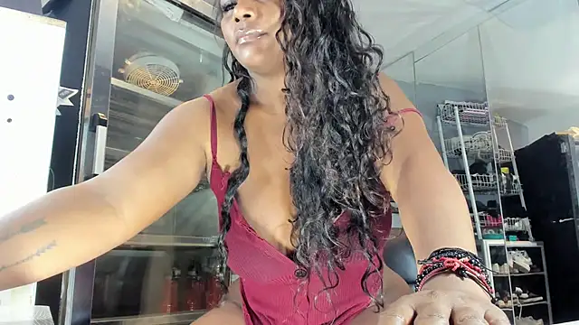 Snapshot of MAREIA_25 chatting on February 2025 02:11:02 PM MAREIA 25 online show from February 2025 02:11:02 PM