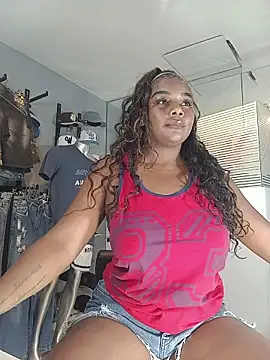 Snapshot of MAREIA_25 chatting on November 2025 03:33:02 PM MAREIA 25 online show from November 2025 03:33:02 PM