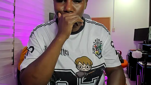 Snapshot of MAREIA_25 chatting on April 2026 05:15:01 PM MAREIA 25 online show from April 2026 05:15:01 PM