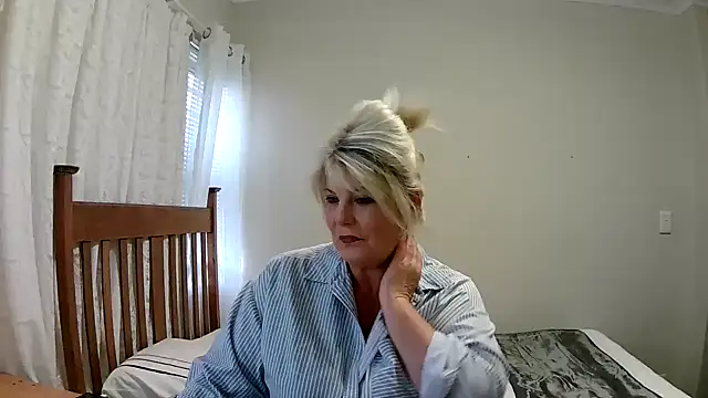 Snapshot of Miahotmilf chatting on January 2025 05:58:01 PM Miahotmilf online show from January 2025 05:58:01 PM