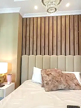 MonicaMoret online show from February 2025 12:06:01 PM