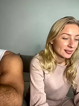 belle98 online show from December 2025 12:32:02 PM